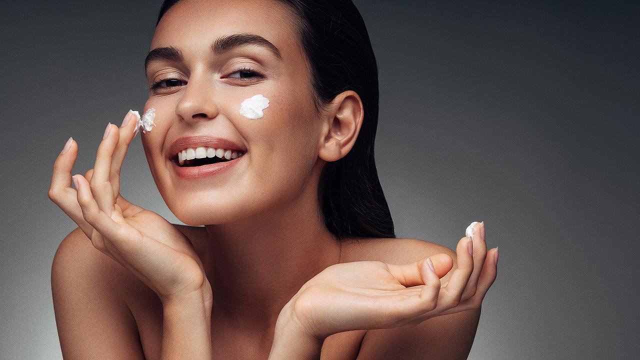 Loreal Paris BMAG Article Our Best Moisturizer For Every Skin Type D